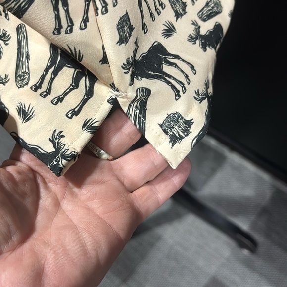 Revel Bobby Timberline Scrub,v-neck,hip pockets,1 double,slit sides,Moose,logs - Picture 4 of 10